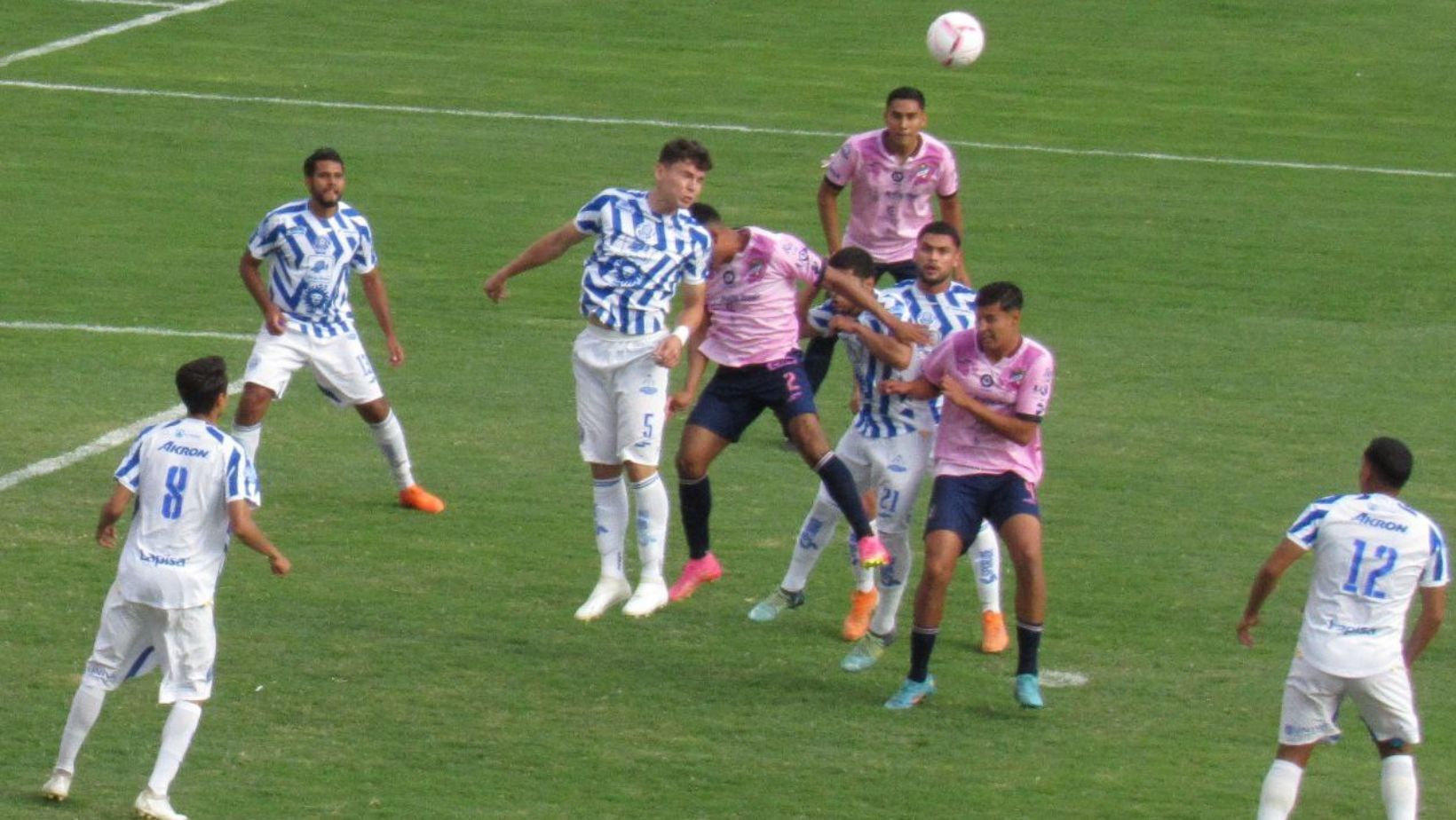 Trinca Fresera golea 3-0 a los Reboceros de La Piedad en el estadio Sergio León