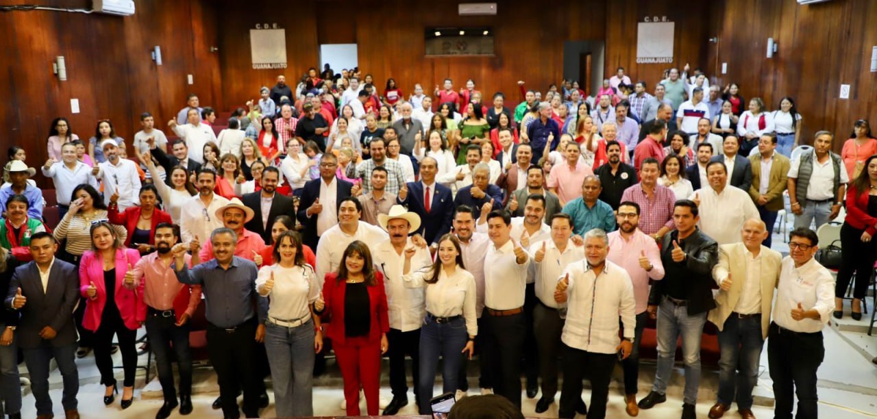 Confederación Nacional de Organizaciones Populares entrega nombramientos en Guanajuato 