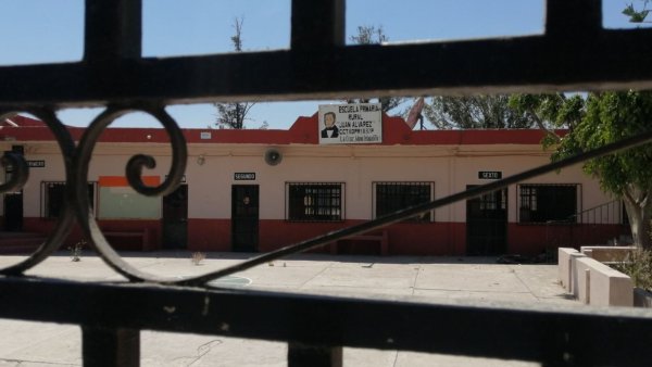 A dos años de cierre de escuela en la Cruz por falla en Celaya, niños aún estudian en iglesia