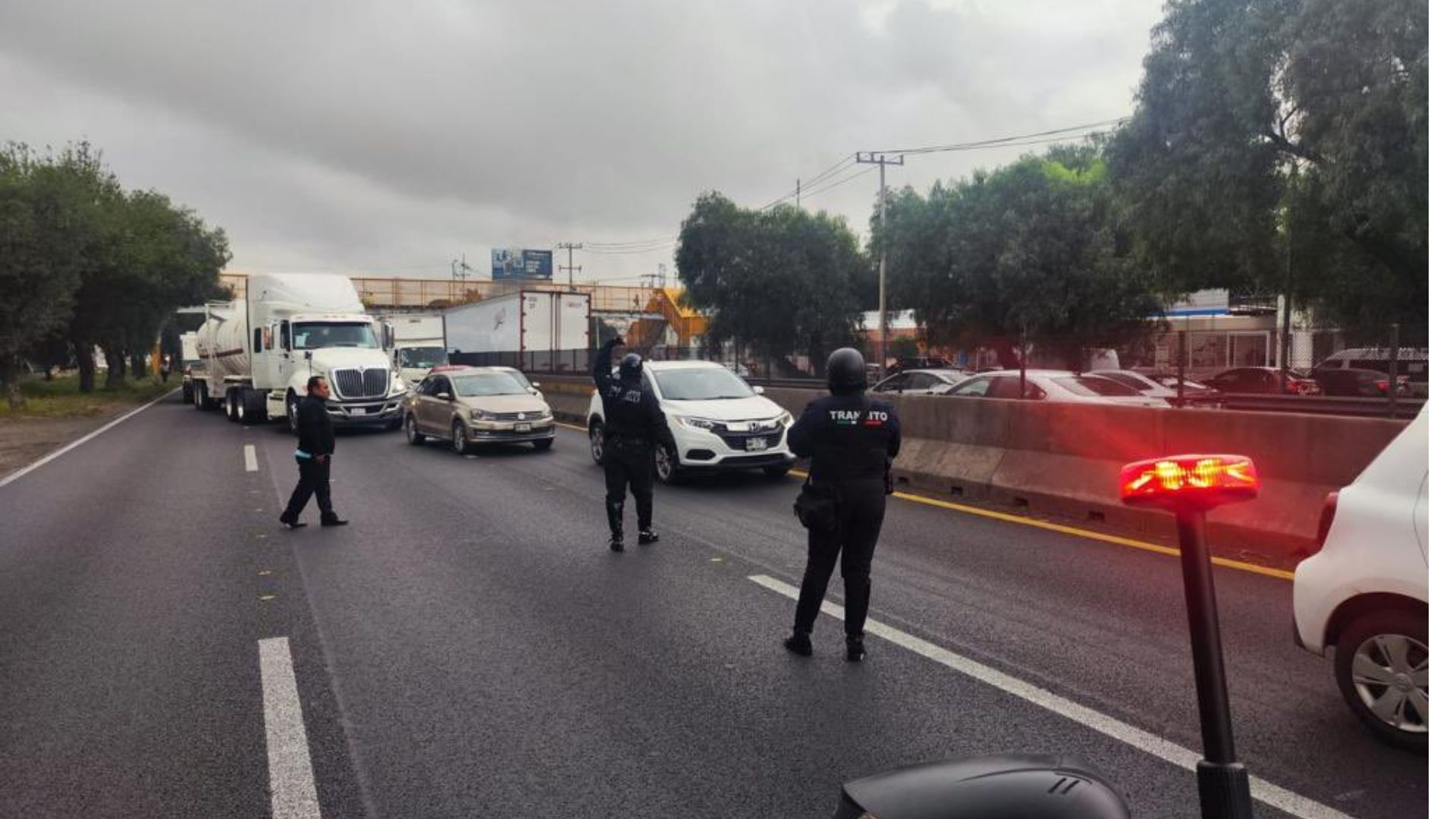 ¿Qué pasó en la autopista México-Querétaro hoy? Hay filas de hasta 8 km 