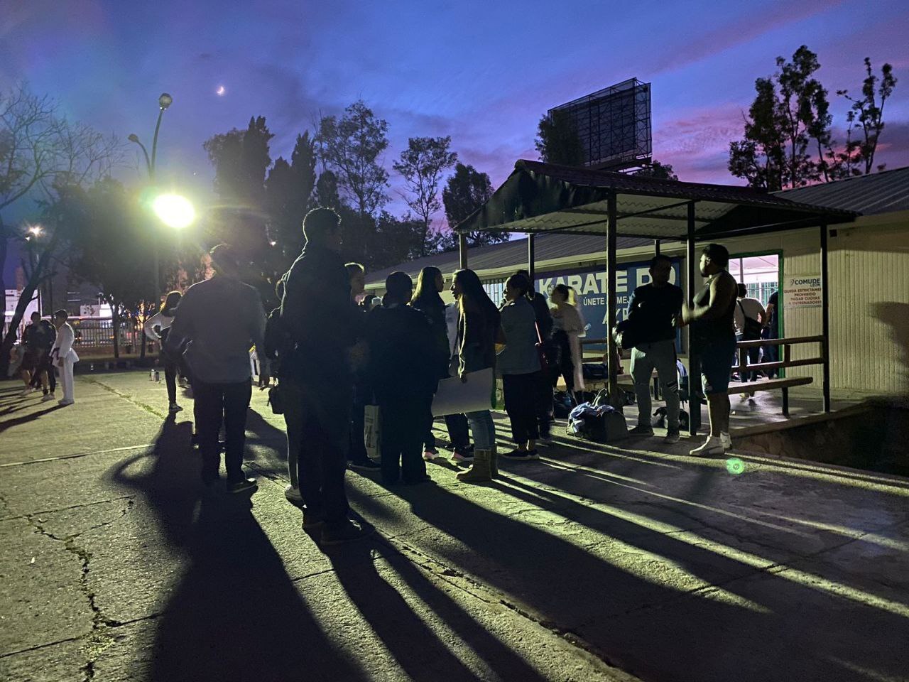 Comude deja en incertidumbre a deportistas de karate en León; familias exigen respuestas