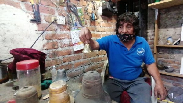 Artesanos del bronce en Salamanca buscan resurgir después de la pandemia