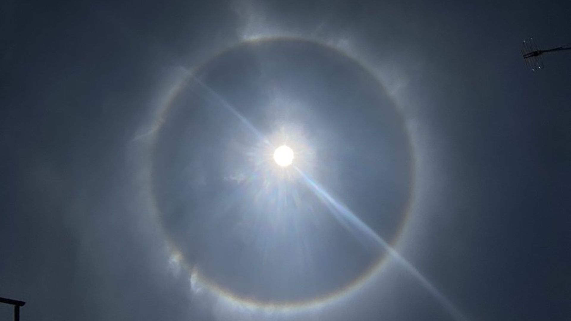 ¿Viste el arcoíris alrededor del sol hoy? Por esto se formó el halo solar visible desde Querétaro y Guanajuato