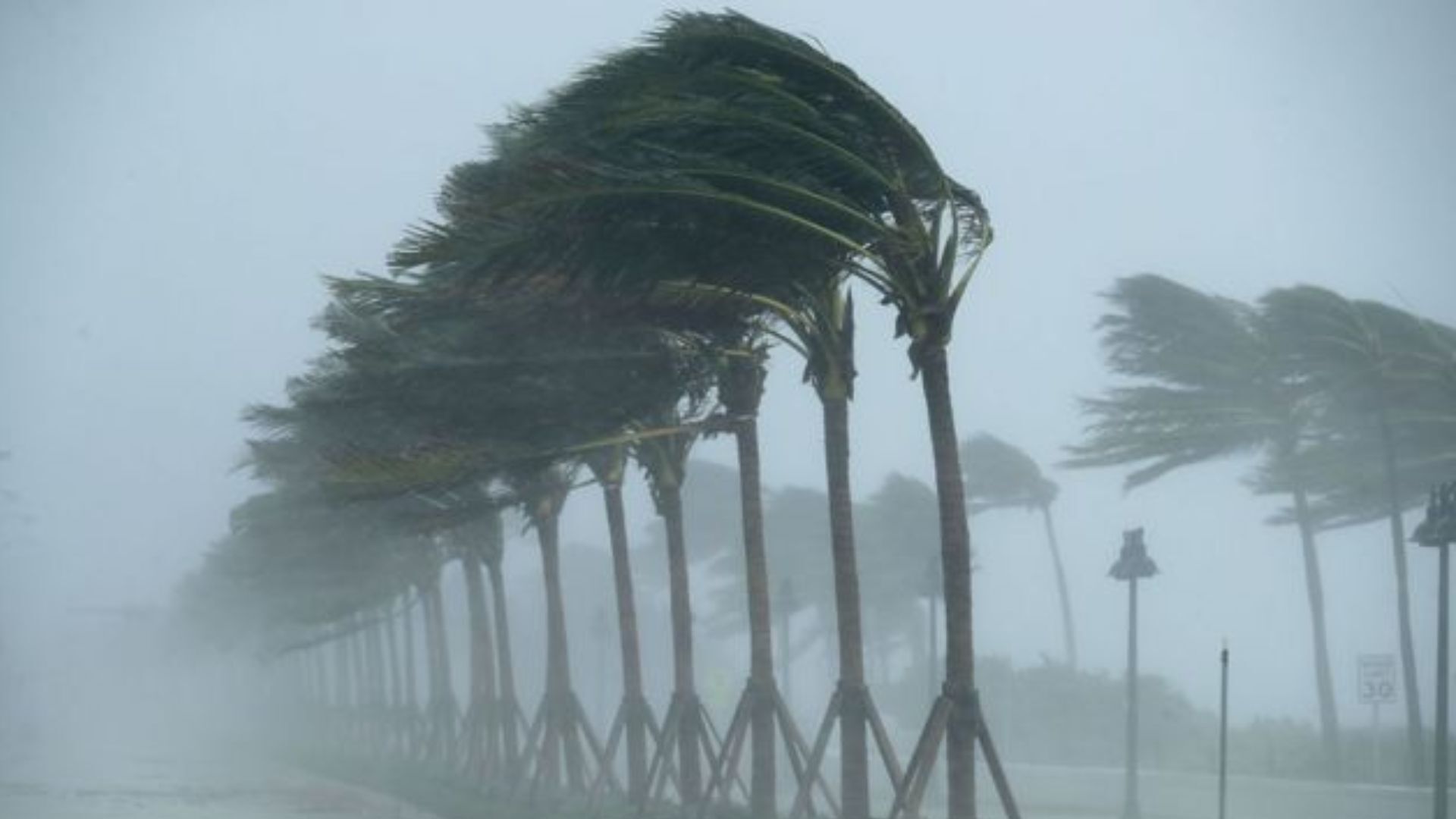 Huracán Norma ya es categoría 4, Conagua pide extremar precauciones 