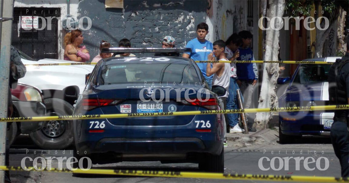 Asesinan a joven cuando salía de su casa en la colonia Obregón de León 