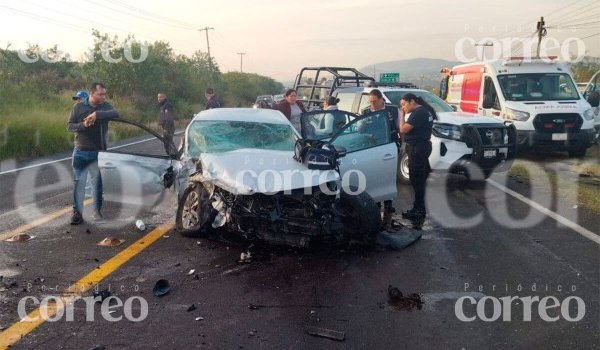 Accidente en la Salamanca-Morelia deja un muerto y tres maestros de Michoacán heridos