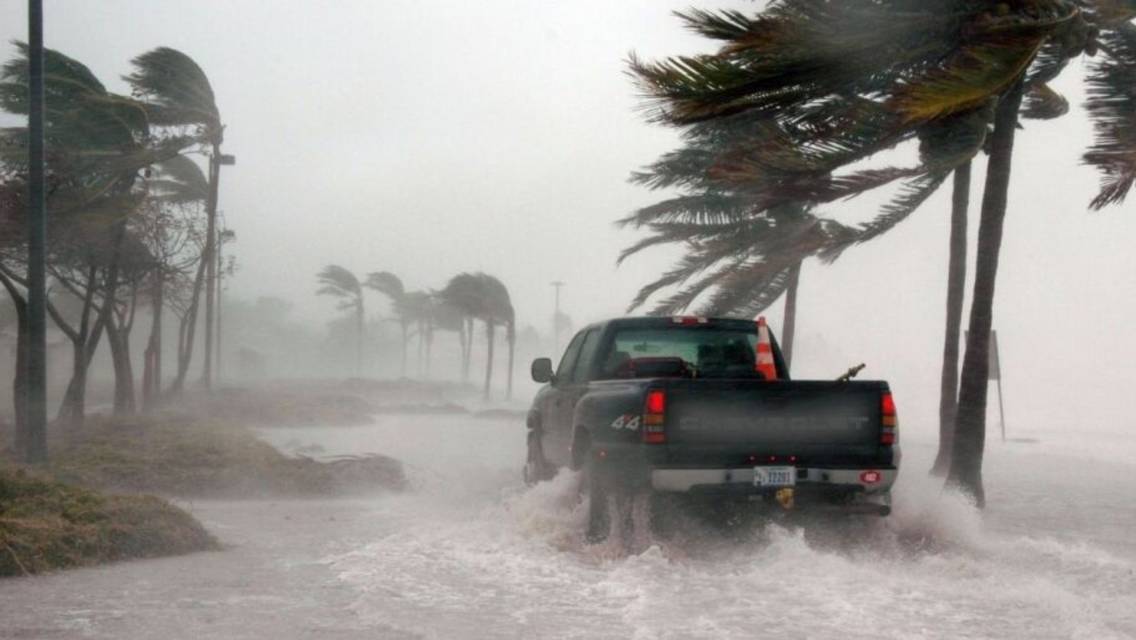 Reabren la Autopista del Sol, intentando superar el impacto del Huracán Otis