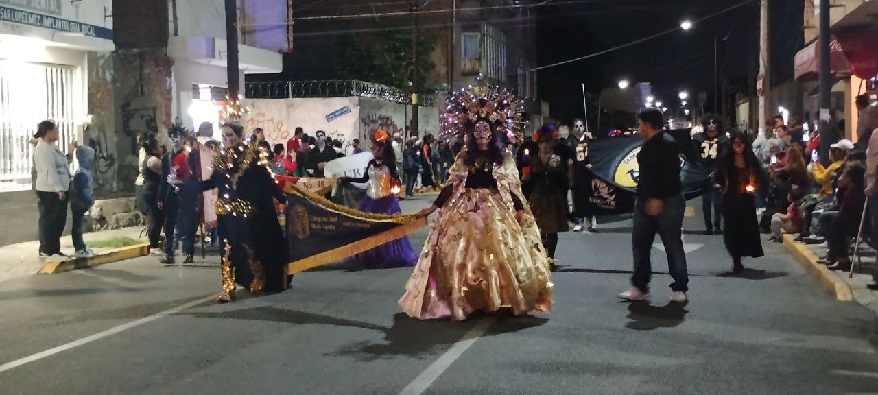 Entre colores y flores, desfilan en las calles de Salamanca en el evento ‘Die Mortis’ 