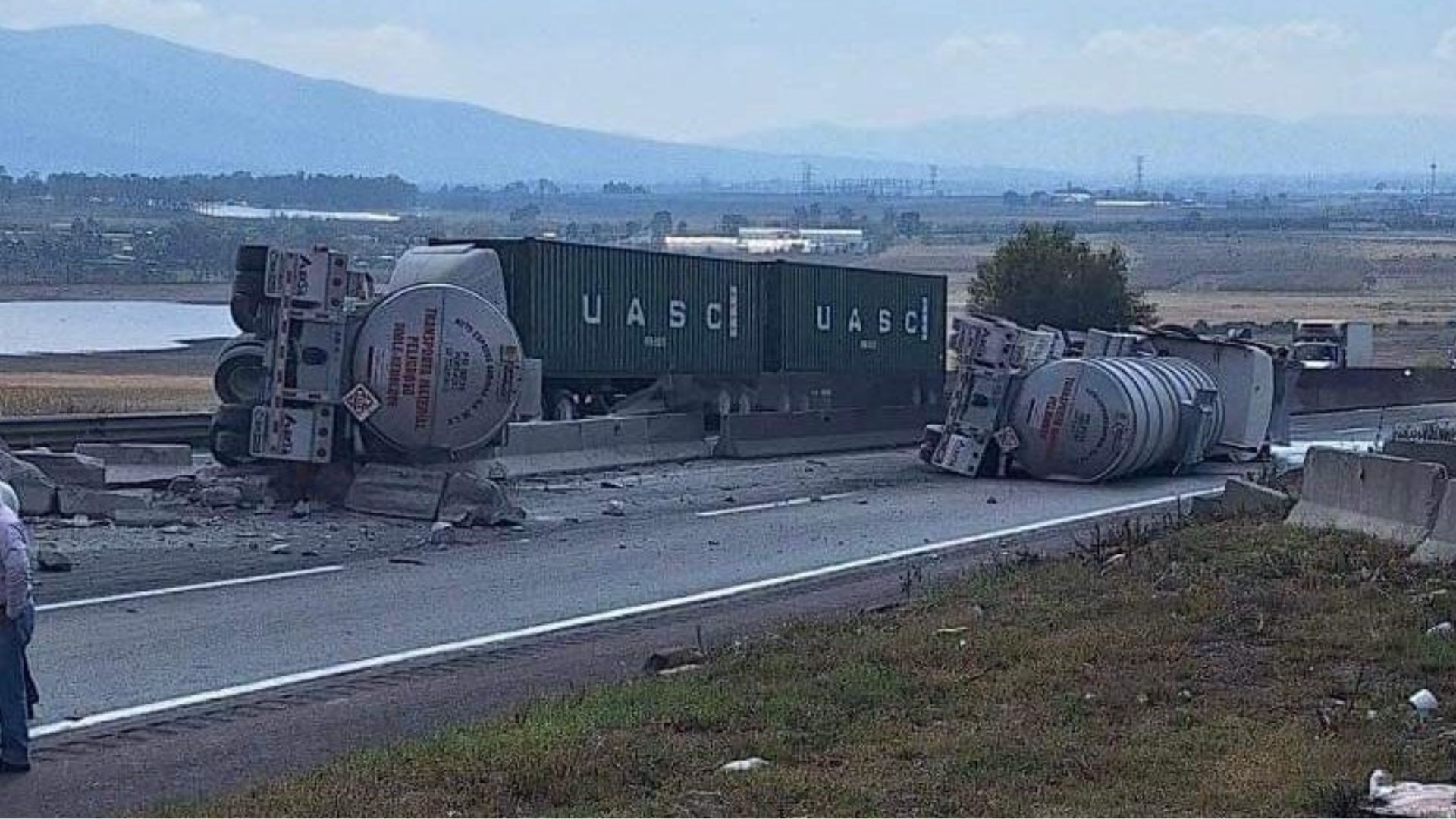 Así fue el accidente en la autopista Arco Norte que dejó coches varados por 15 horas