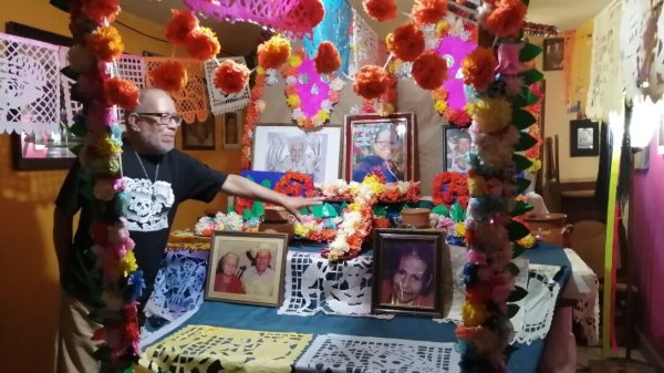 Tradición y amor en Día de Muertos: así recuerda Luis Eduardo a su familia en Acámbaro 