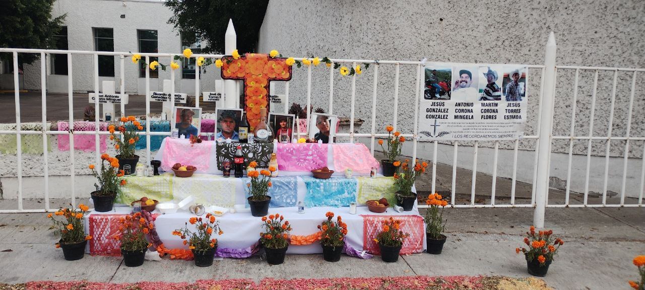 Con altar de Día de Muertos conmemoran a taqueros asesinados en Salamanca