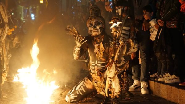 ¿Quiénes son los guamares? Desfilaron en las calles de Guanajuato por el Día de Muertos y esta es su historia 