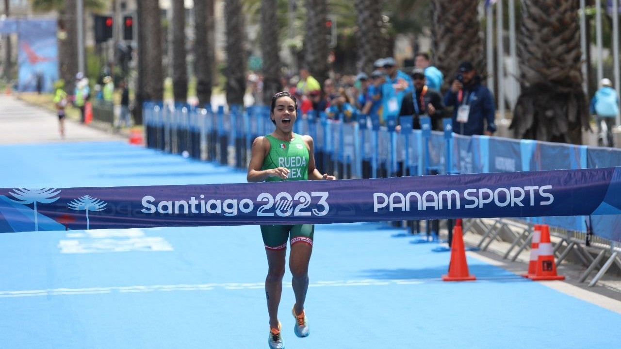 Histórico oro logra Lizeth Rueda de Guanajuato en el Triatlón de los Panamericanos