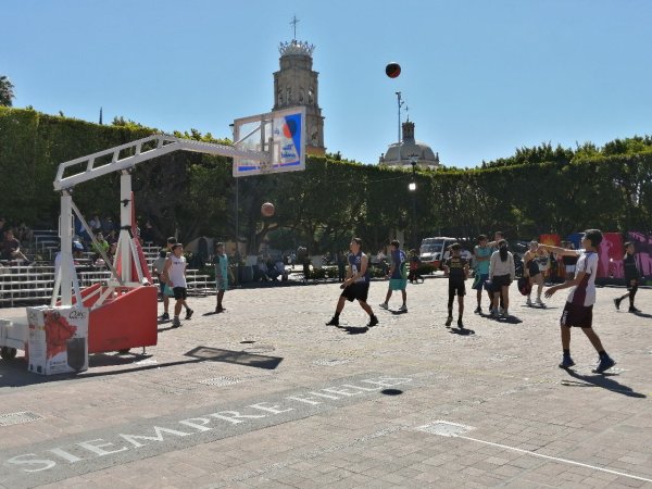 Acámbaro vive la emoción del Torneo Copa 3x3 de baloncesto en la Plaza Cívica Miguel Hidalgo