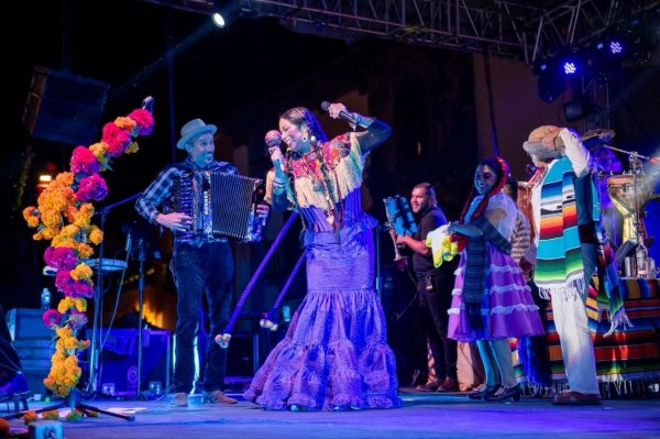 Vive San Miguel de Allende espectacular cierre del programa ‘Día de muertos'