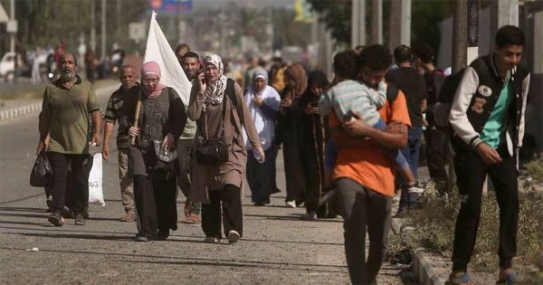 Palestinos huyen al sur busca de refugio y alimentos en medio de bombardeos israelís