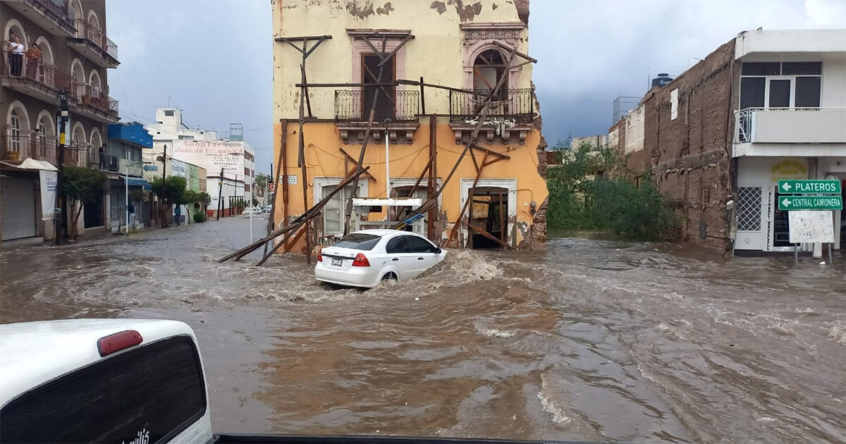 Intensas lluvias provocan caos en Zacatecas: calles inundadas y viviendas colapsadas