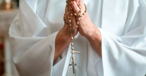 Advierten por fraude de falso sacerdote en Irapuato; cobra por misas y ceremonias