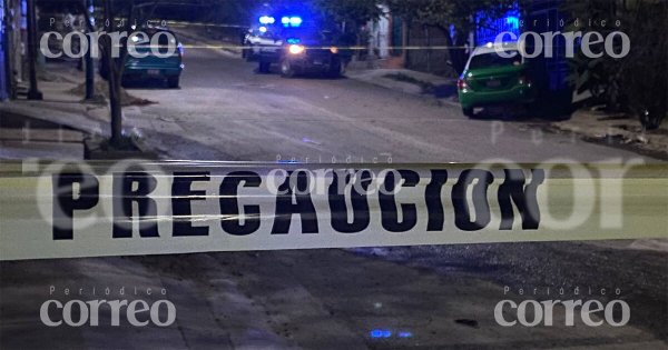 Asesinan a hombre en el patio de su casa en la colonia Villas de San Nicolás III de León 