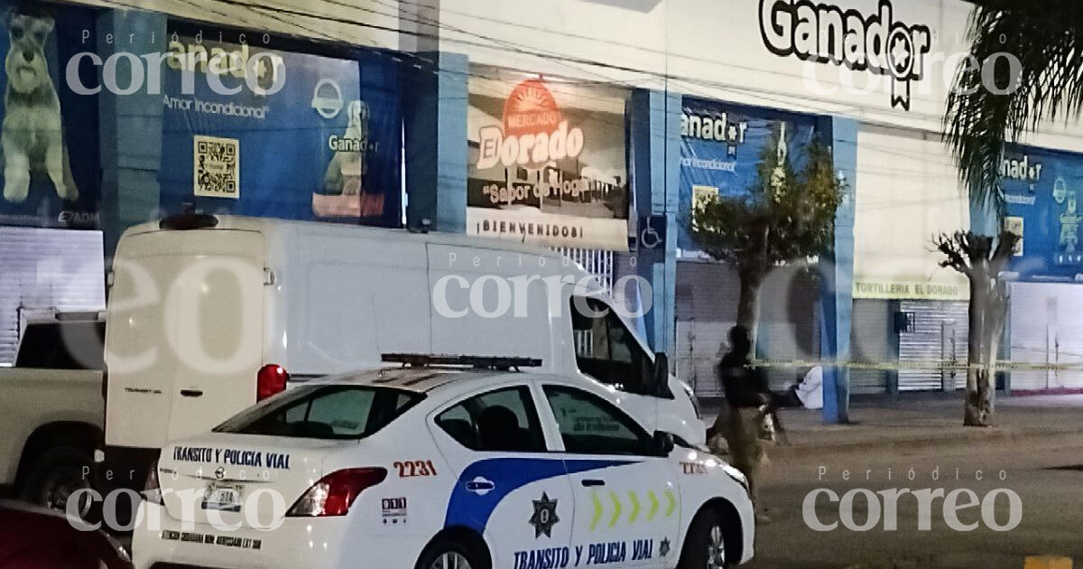 Asesinan a presunto limpiaparabrisas cerca del Mercado el Dorado en Celaya 