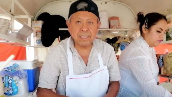 Álvaro Álvarez mantiene la tradición de tortas y tacos por cuatro décadas en San José Iturbide