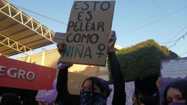 Mujeres de Guanajuato marchan para exigir en el Día Internacional de la Eliminación de la Violencia