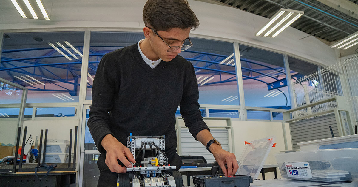 Joven irapuatense Jorge Baruc representa a Guanajuato en el Torneo Mundial de Robótica en China 