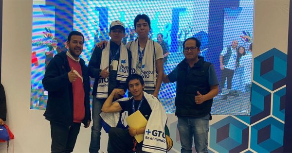 Alumnos del CECYTE Comonfort triunfan en el torneo World Skills México Competition