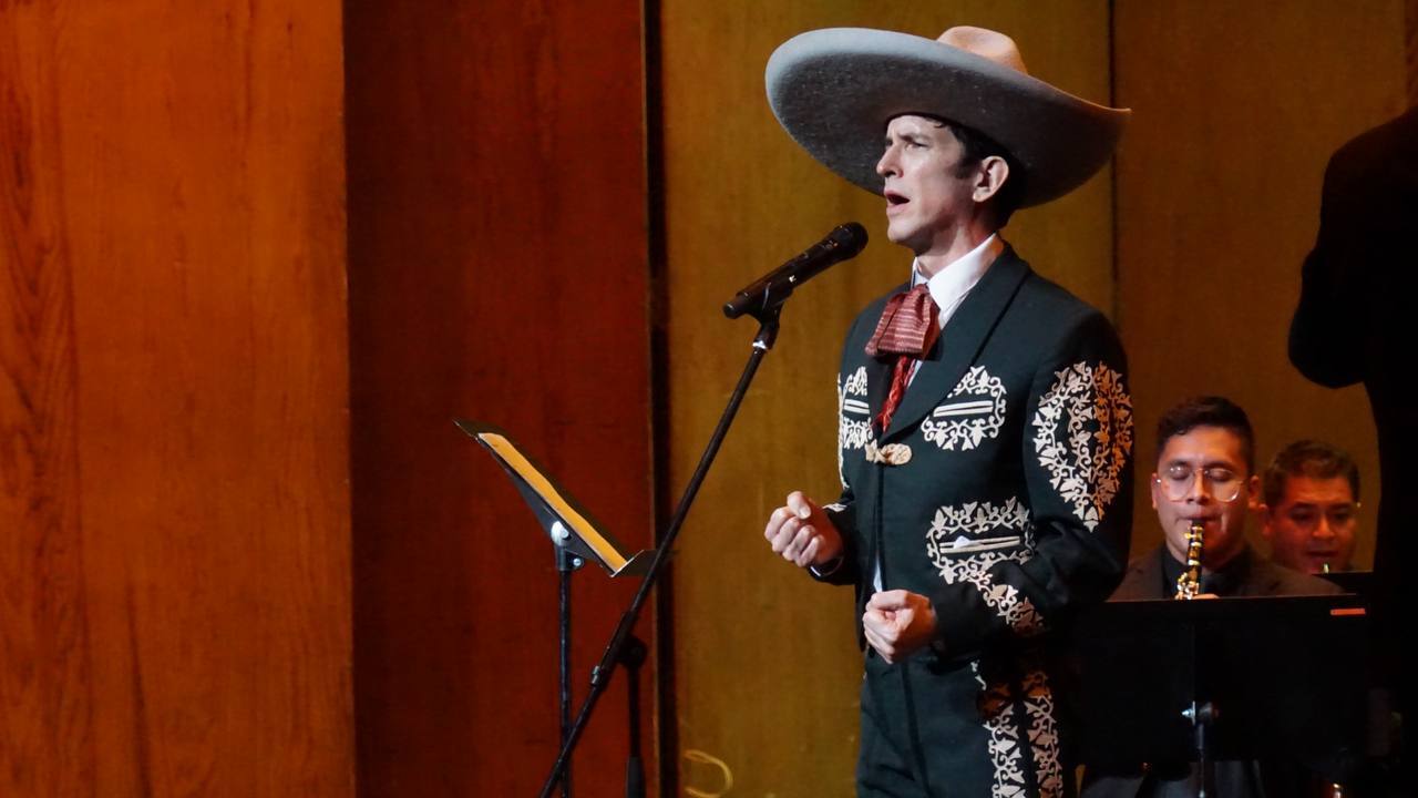 Al son de los mariachis, rinden homenaje a Jorge Negrete en el Teatro Juárez de Guanajuato