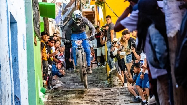 Viven fin de semana de ciclismo extremo en callejones con el Bike Fest Guanajuato 2023