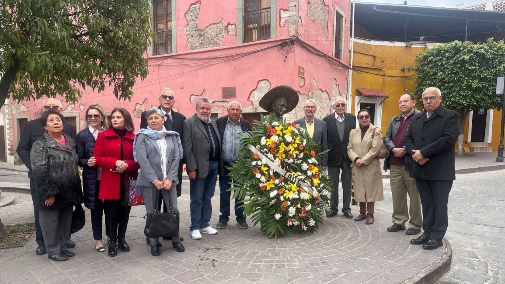 Homenajean familiares a Jorge Negrete en la Plazuela del Músico en Guanajuato