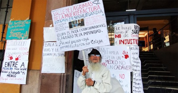 Artista Agustín Rojas exige justicia para los estudiantes asesinados en Celaya 