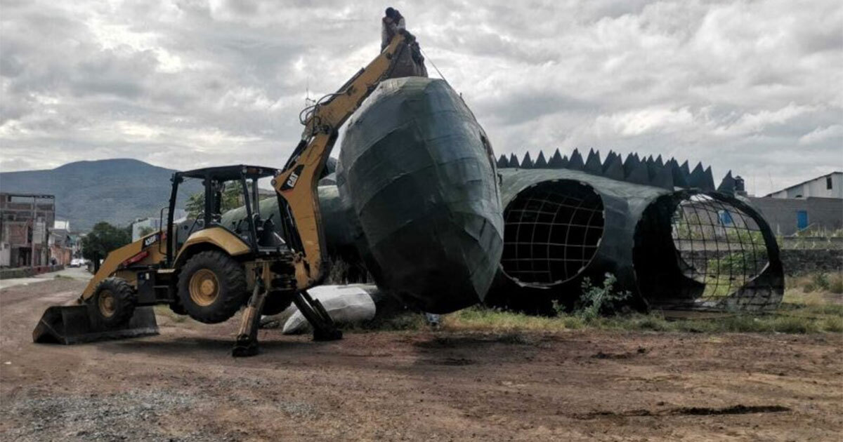 Yuriria ‘dice adiós’ a escultura de cocodrilo gigante; ‘soy su dueño’, dice ex alcalde Salomón Carmona