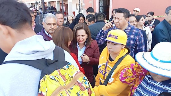 Acompañan a Alma Alcaraz a festejos a la Virgen en Romita dentro del horario laboral