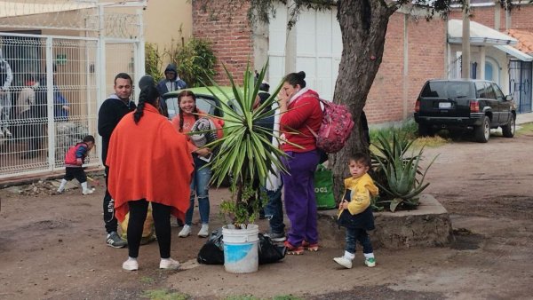 Extorsionan y amenazan a migrantes en La Sauceda de Guanajuato capital, temen represalias