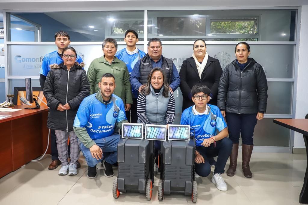 Abanderan a alumnos del CECyTE Comonfort II que participarán en competencia de robótica en Shanghái