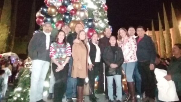 Acámbaro da bienvenida a la Navidad con desfile y encendido del árbol