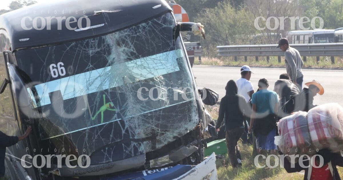 Accidente en la autopista Celaya-Salamanca deja varados a más de 40 trabajadores de Chiapas 