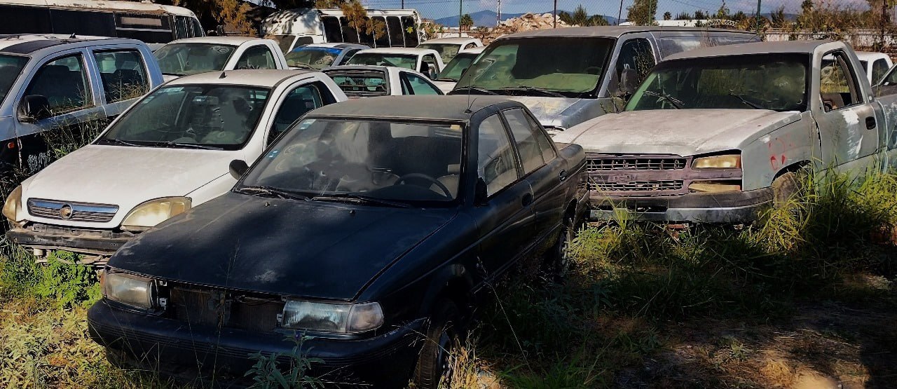 Abandonan casi 36 mil vehículos en corralones de Guanajuato, algunos son del siglo pasado