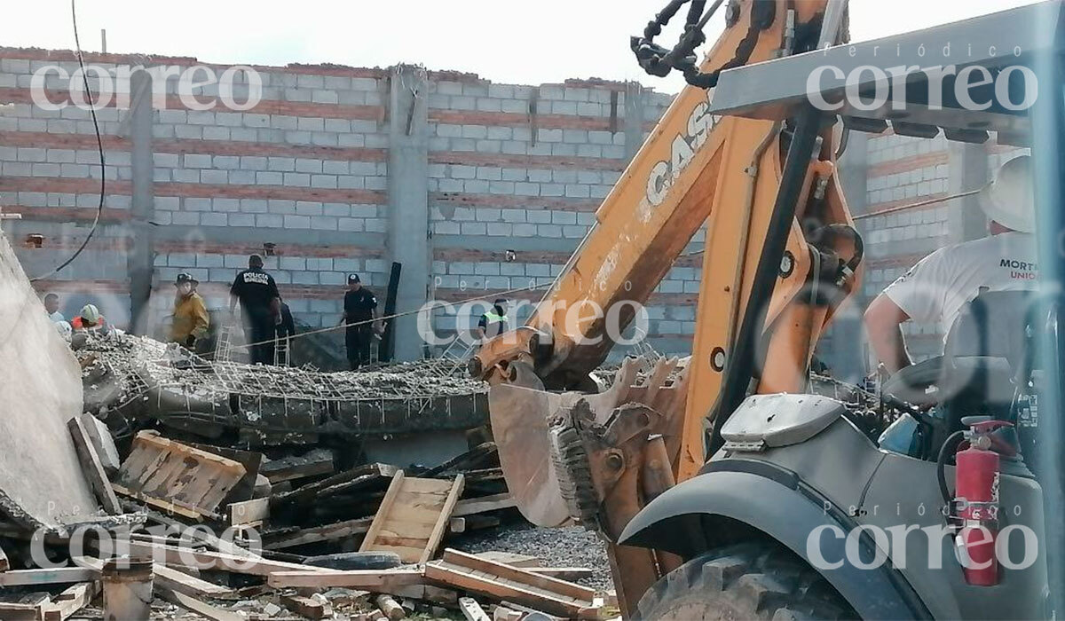 Se derrumba construcción en San José Iturbide sobre al menos dos trabajadores