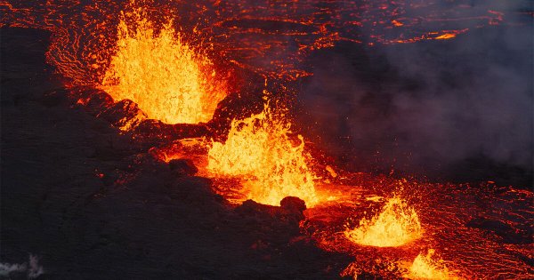 Así fue el momento exacto de la erupción volcánica en Islandia; difunden videos