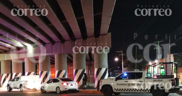 Descubren el cuerpo de un hombre colgado de un puente sobre la carretera Celaya Salvatierra 