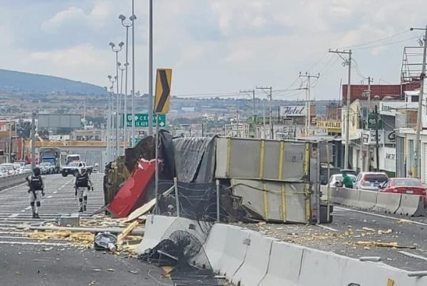 ¿Qué pasó en la curva del CETis de Apaseo el Alto sobre la Querétaro-Celaya?