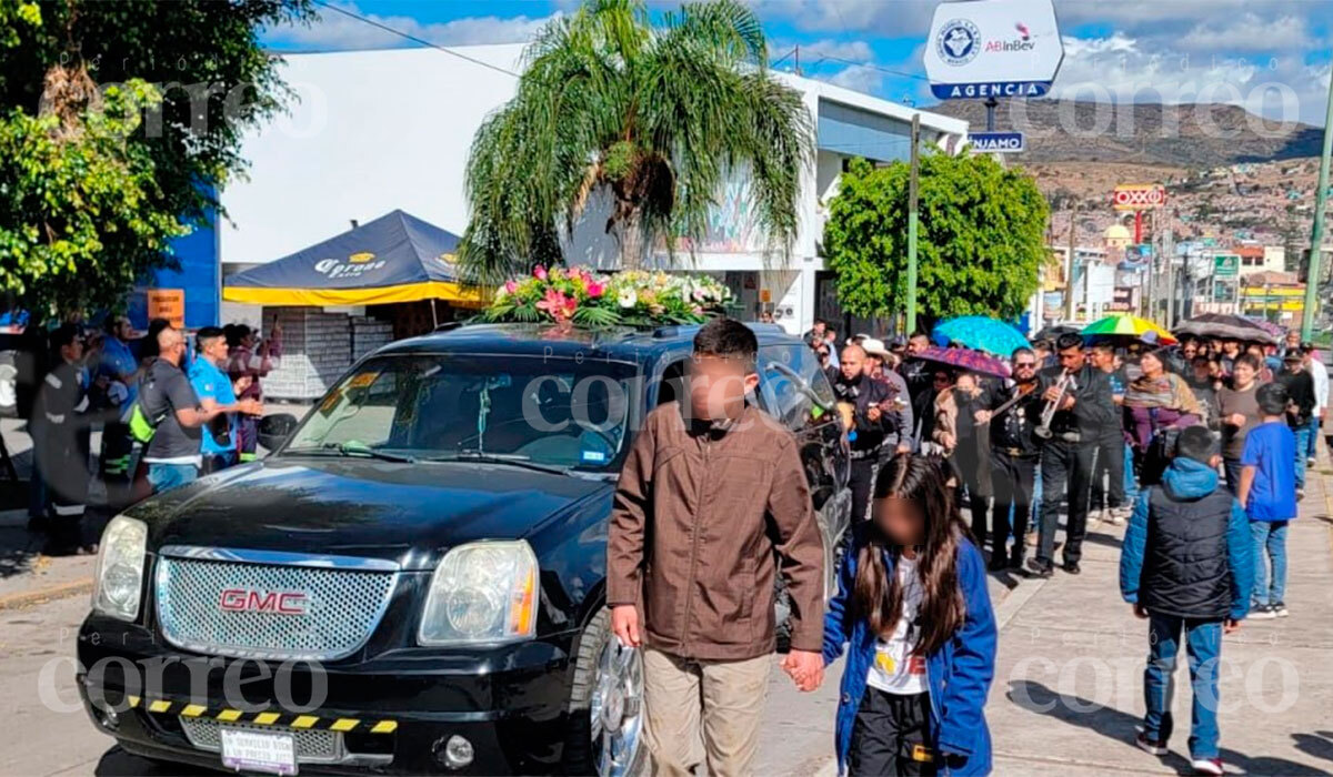 Pénjamo despide a Miguel y Luz Elena, la pareja asesinada por su propio hijo en Nochebuena