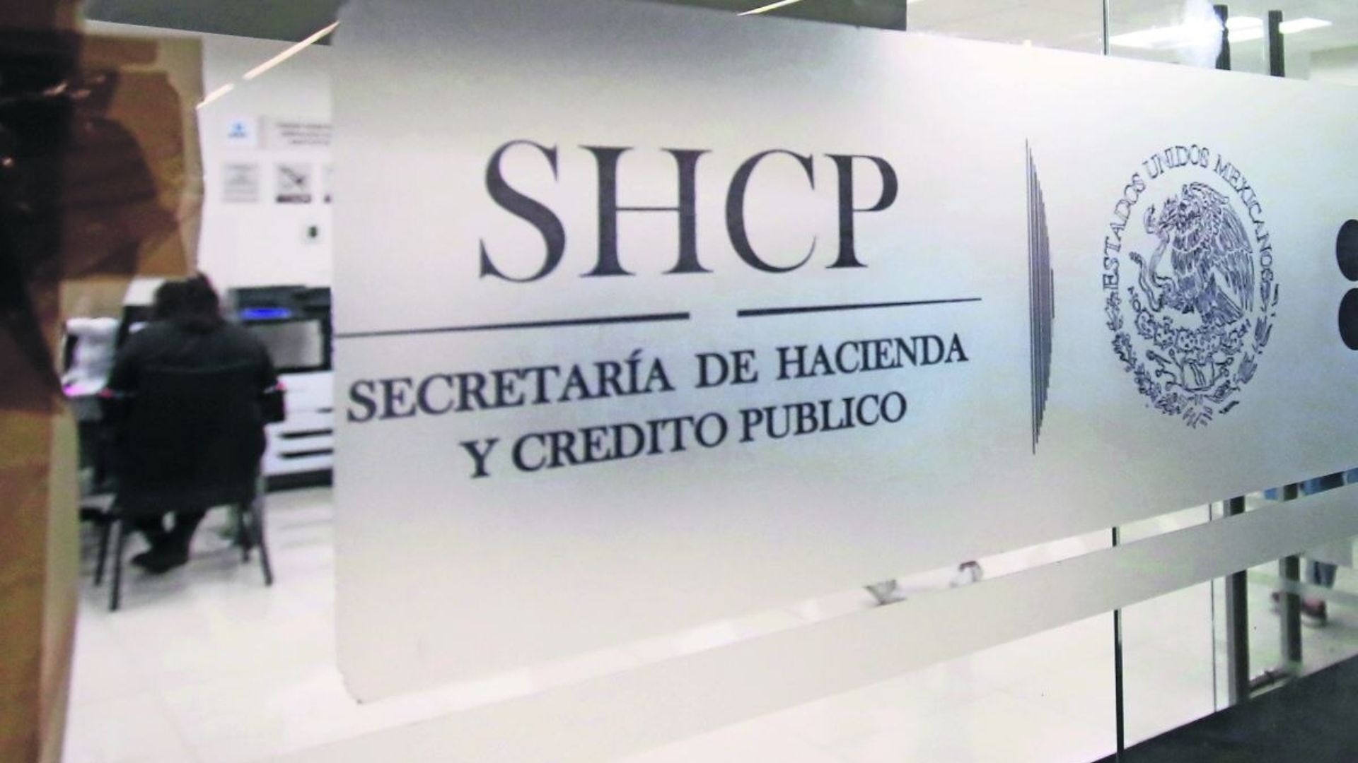 SHCP abre vacantes con sueldo de hasta 92 mil pesos mensuales