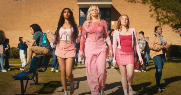 Todo lo que debes saber sobre el reboot musical de ‘Chicas pesadas’ (2024)