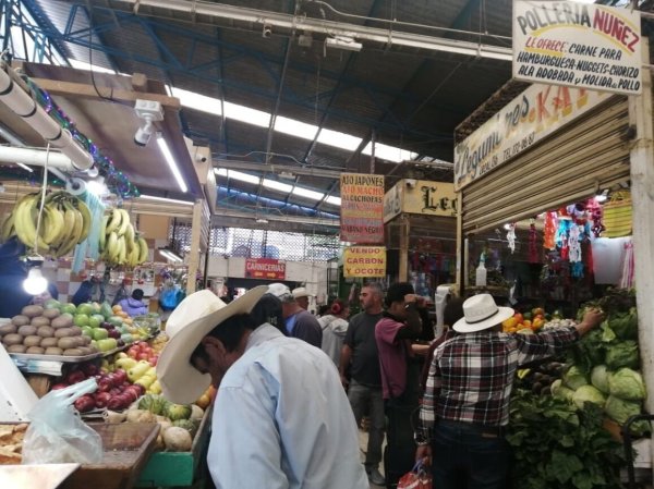 Así se vive la preparación para las fiestas en Acámbaro; afluencia en el mercado y aumento de sacrificios bovinos 