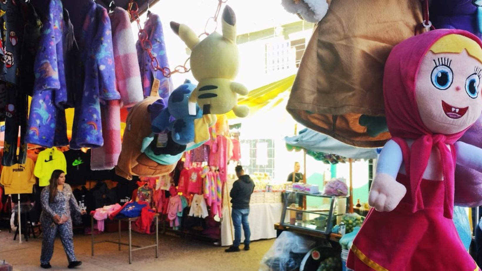 Arranca con éxito el Tianguis de Reyes en Celaya, comerciantes gozan de un día extra de ventas