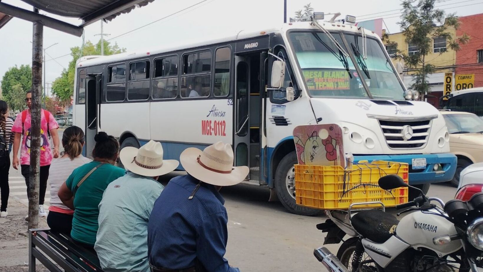 Colapsan vialidades por alto flujo de transporte en León, Celaya e Irapuato