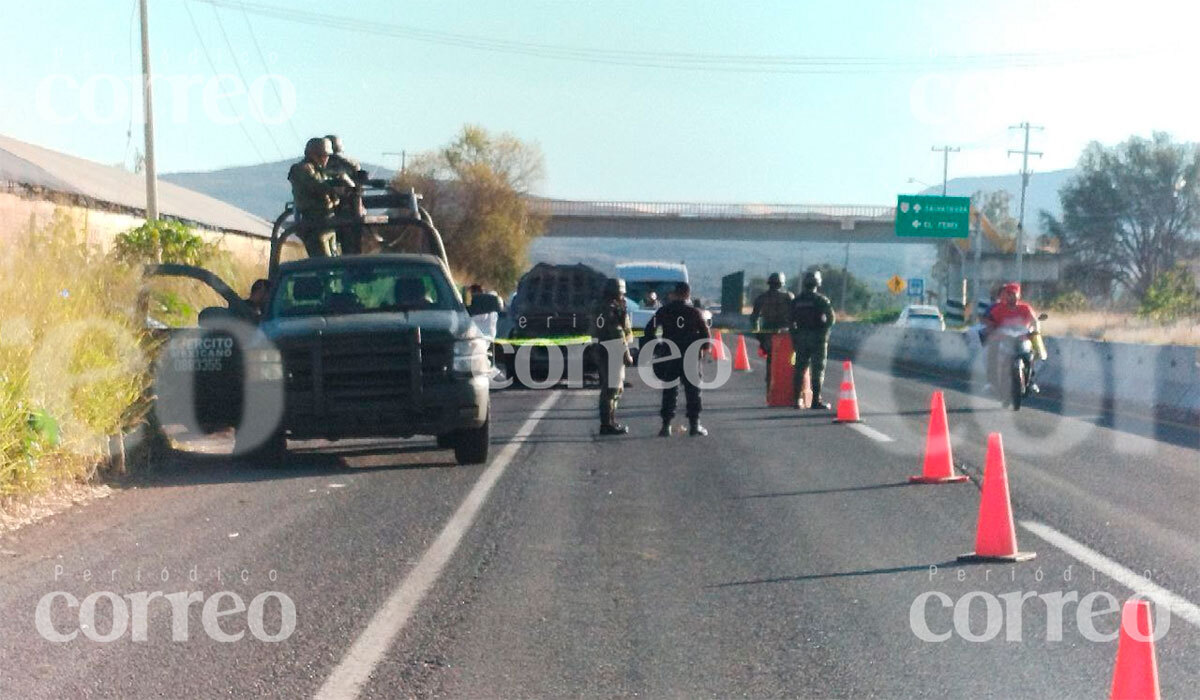 Incendian camioneta con cuerpo dentro sobre la Salvatierra-Celaya